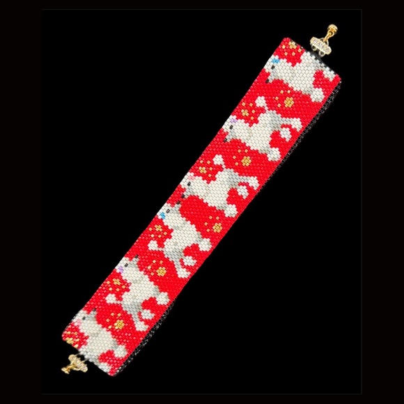 Hand Crafted Beaded Fancy Poodles Bracelet 7.5 inches Magnetic Clasp - Picture 1 of 10